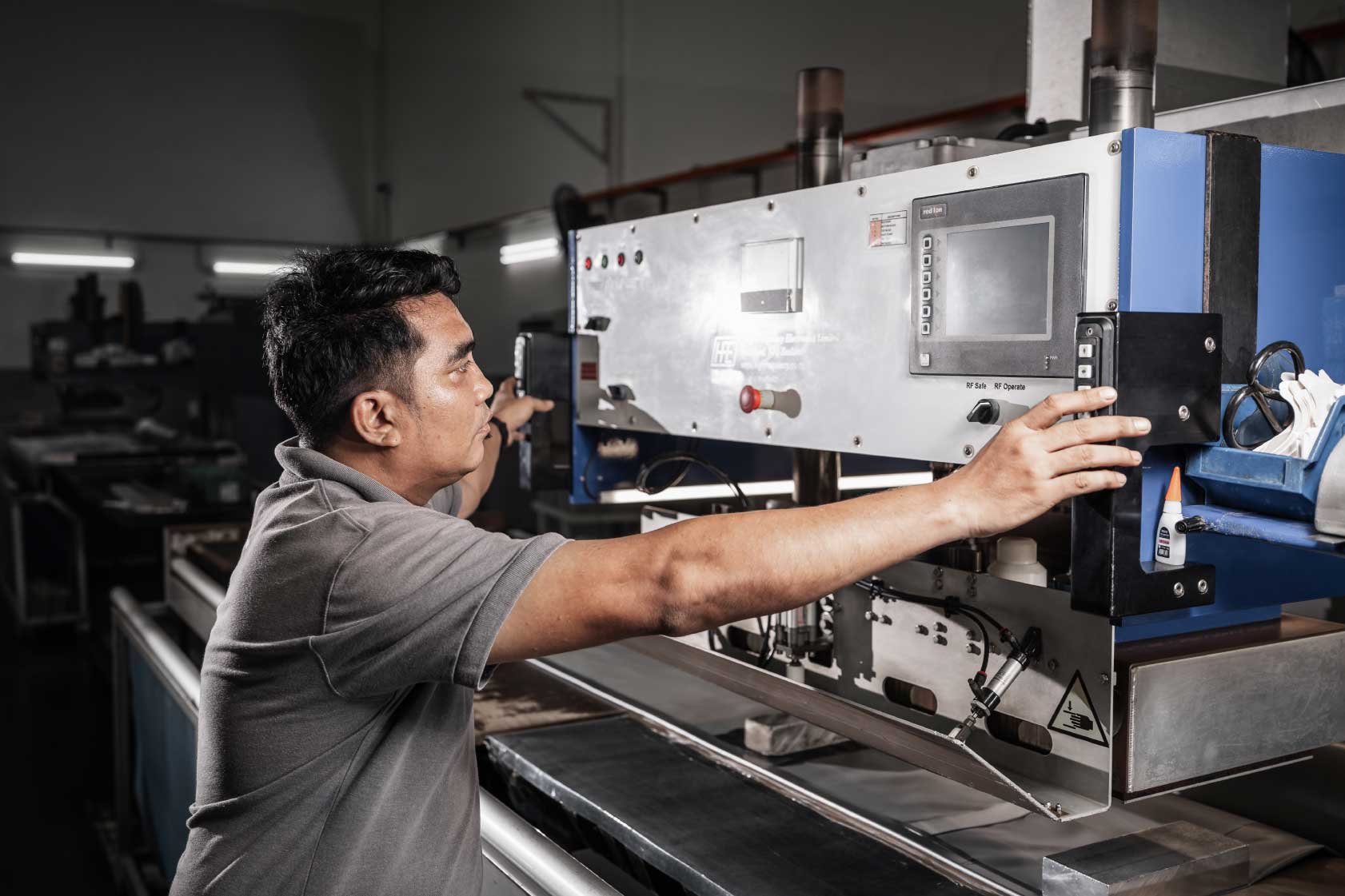 Structurflex precision engineering of truck curtain hardware for reliable curtain sider systems and transport solutions Malaysia